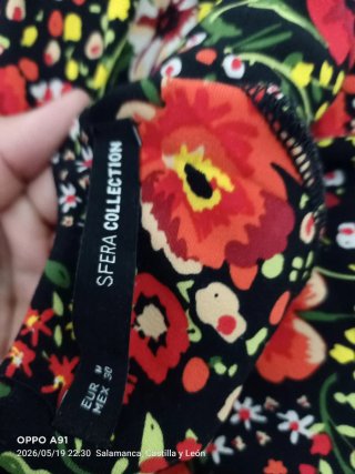 Vestido floral negro y rojo