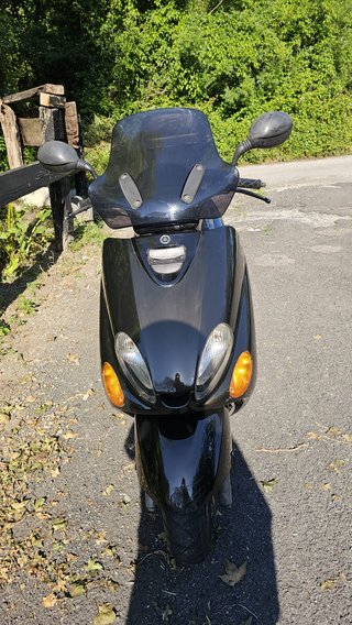 Yamaha Majesty 125 cc en muy buen estado mecanico.