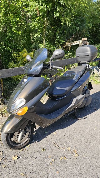Yamaha Majesty 125 cc en muy buen estado mecanico.