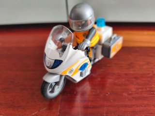 Moto de emergencias Playmobil 70051
