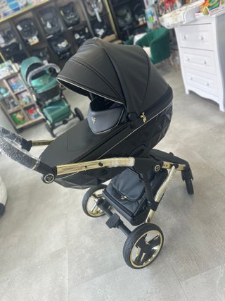 Carrito de bebé Junama negro y dorado