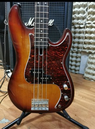 Bajo Sire Marcus miller p5 con pastillas seymour