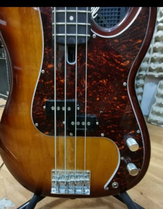 Bajo Sire Marcus miller p5 con pastillas seymour