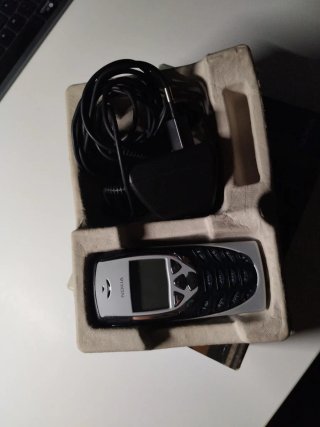Nokia 8310 Plata y Negro