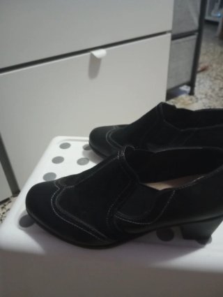 Zapatos negros de tacón bajo