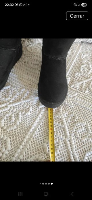 Botas calentitas negras y grises