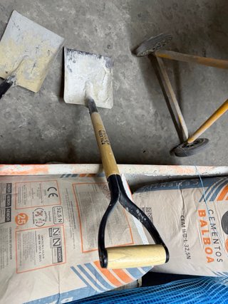 Pack hormigonera, carretillas y palas