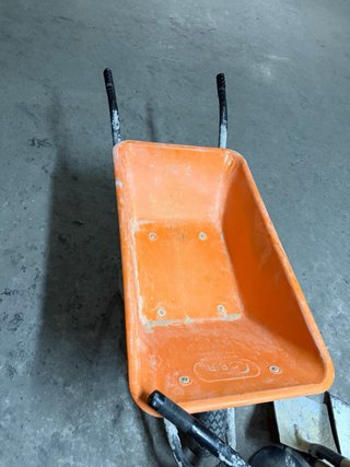 Pack hormigonera, carretillas y palas