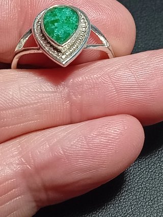Anillo Plata Ley esmeralda facetada