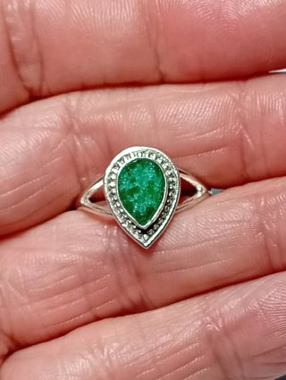 Anillo Plata Ley esmeralda facetada