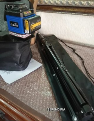 2 NIVELES LÁSER 16 LÍNEAS 4D CON TRÍPODES.