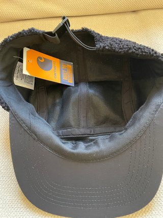 Gorra Carhartt Negra Borrego Marrón