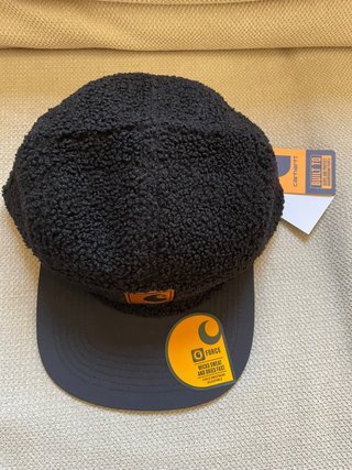 Gorra Carhartt Negra Borrego Marrón
