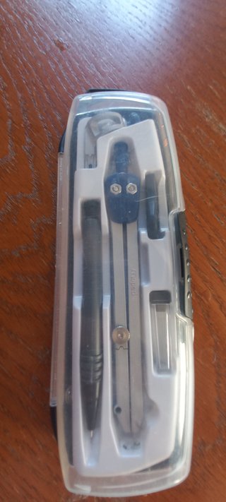 Calculadora Científica Casio y estuche compás
