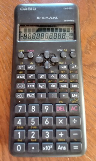 Calculadora Científica Casio y estuche compás