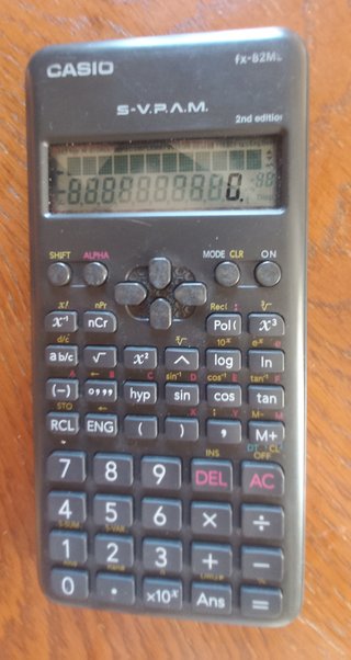 Calculadora Científica Casio y estuche compás