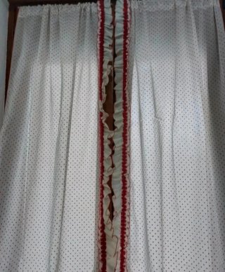 2 Tende lunghe. Misure: 60x230 cm