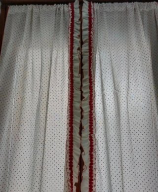 2 Tende lunghe. Misure: 60x230 cm