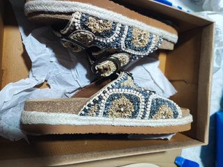 Sandalias André Talla 37 con Cuentas