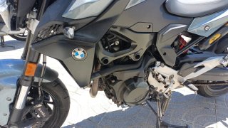 BMW F 900 R Gris y Negro Naked