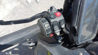 BMW F 900 R Gris y Negro Naked