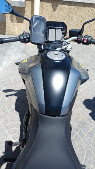 BMW F 900 R Gris y Negro Naked