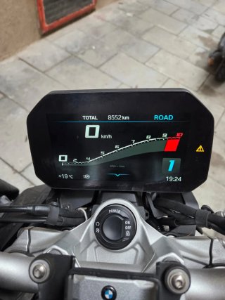 BMW F 900 R Gris y Negro Naked