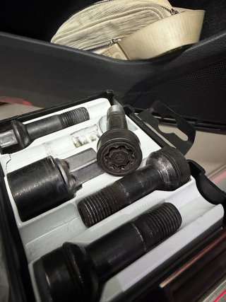 Tornillos antirrobo Mercedes-Benz