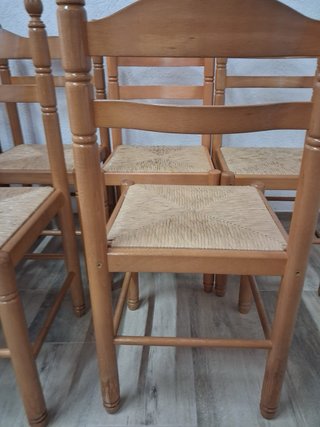 SILLAS SE MADERA RUSTICAS CON ASIENTO DE RATAN