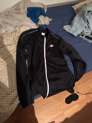 Chaqueta deportiva Nike negra