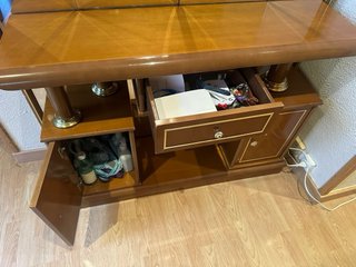 Mueble de entrada con espejo y luz