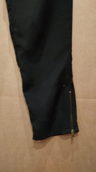 Pantalón negro con cinturón