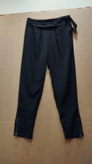 Pantalón negro con cinturón