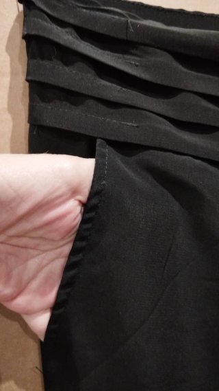 Pantalón negro con cinturón