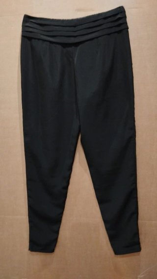 Pantalón negro con cinturón