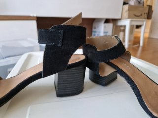 Sandalias COAST negras con tachuelas