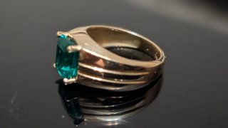 Anillo Oro 18k con Esmeralda LAB