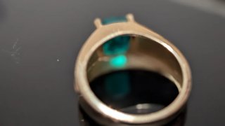 Anillo Oro 18k con Esmeralda LAB