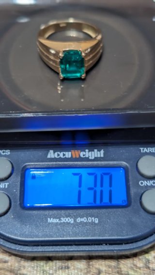 Anillo Oro 18k con Esmeralda LAB