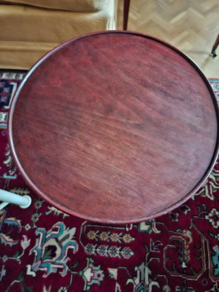 Pequeño velador vintage de madera