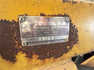 Tractor Ebro con pala Tenias