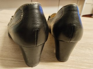 Zapatos Lucy & Co Negros y Dorados