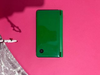 Nintendo DSi XL Verde