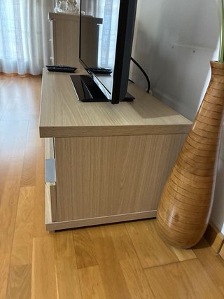 Mueble TV madera y plástico