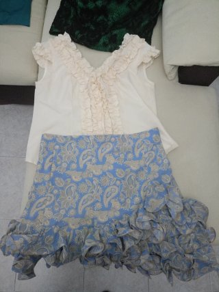 Falda y blusa flamenca