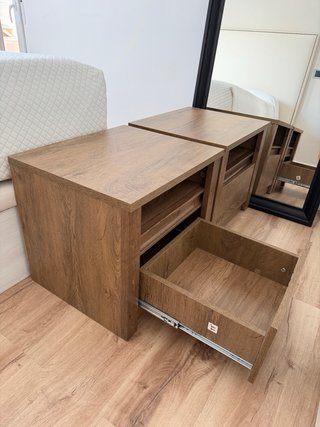 Mesita de noche de madera
