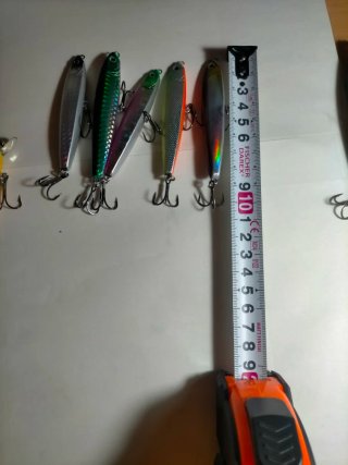Señuelos de pesca variados