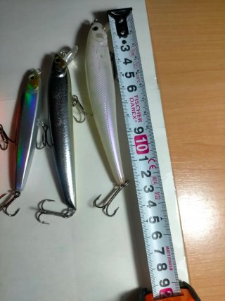 Señuelos de pesca variados