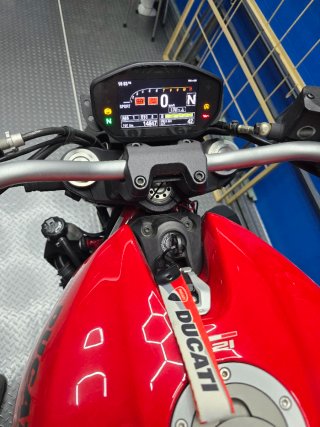 Ducati Monster 821 Roja y Negra