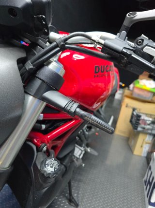 Ducati Monster 821 Roja y Negra